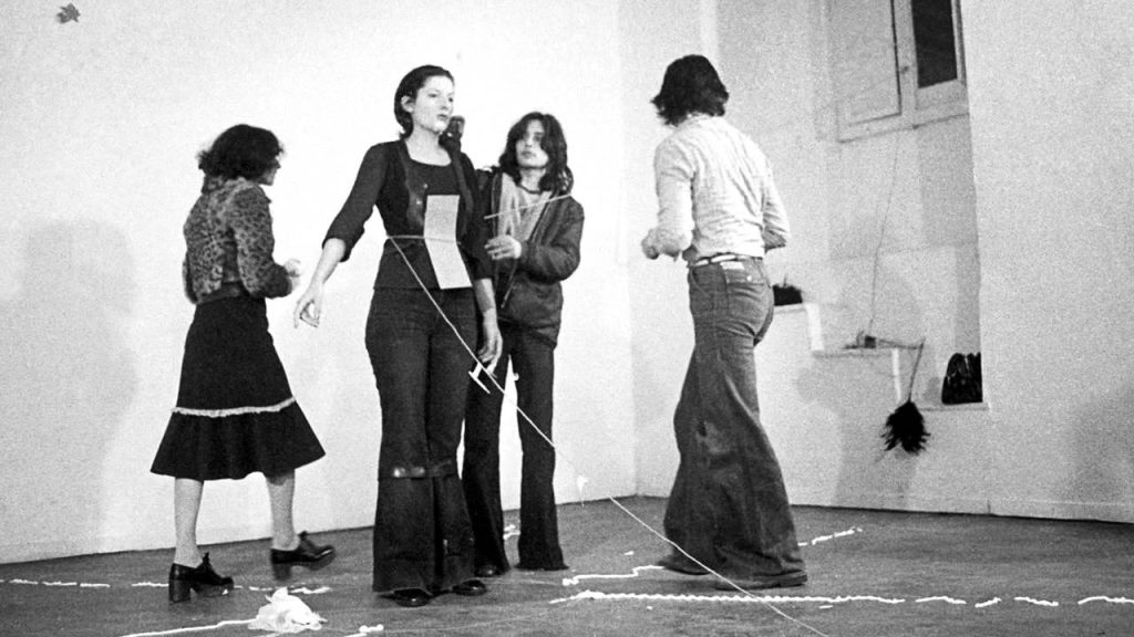 Marina Abramović, Rhythm 0 (Ritmo 0), 1974. Performance. Napoli, Galleria Morra.